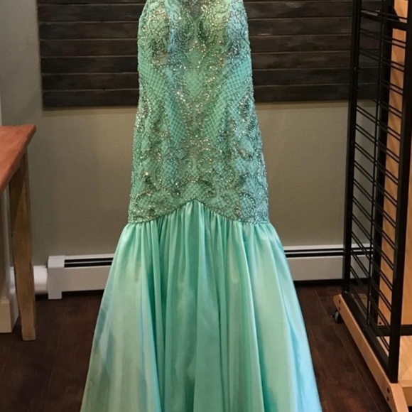 Sherri Hill Dress. - Picture 4 of 5